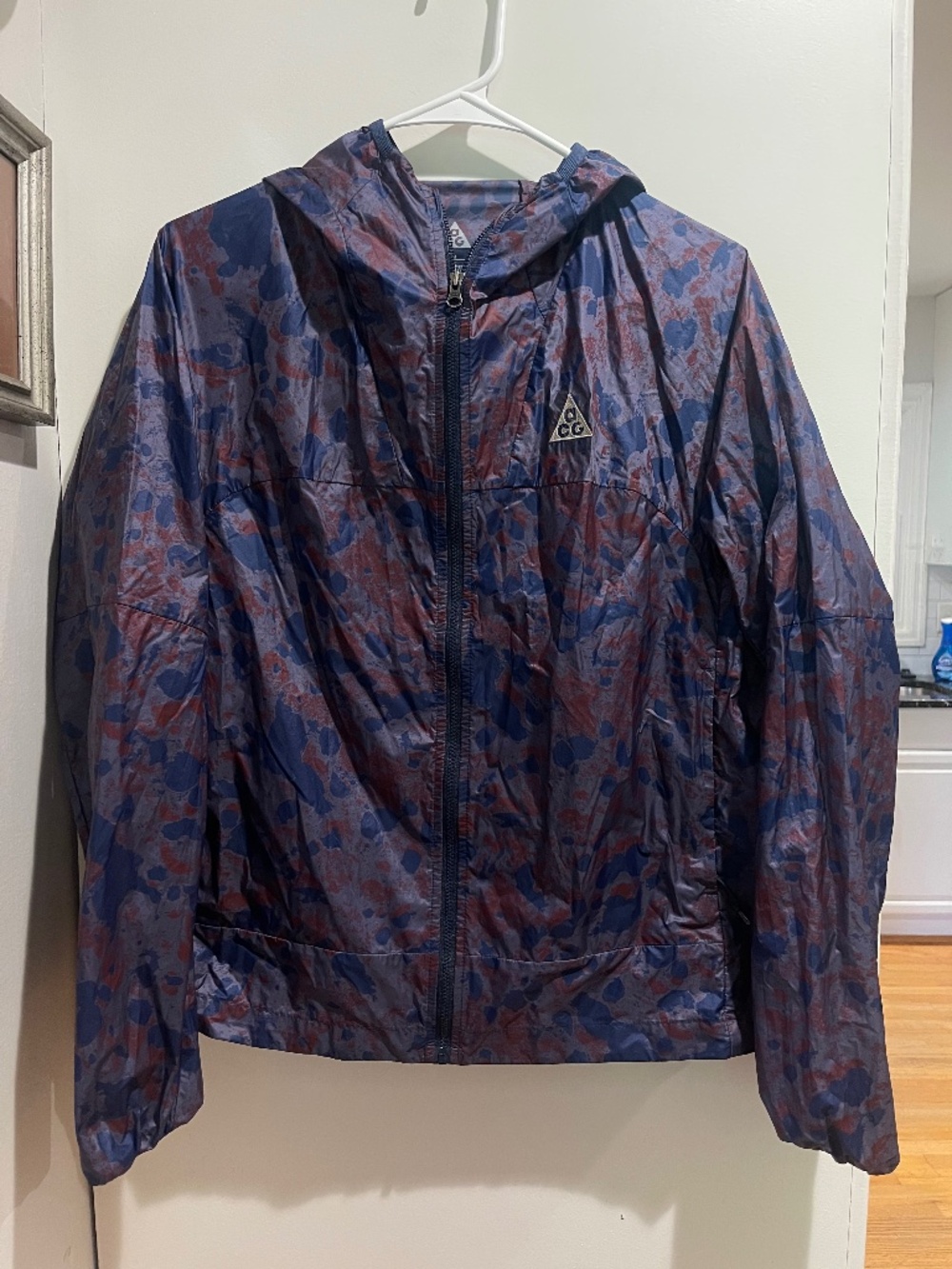 Nike ACG Cinder Cone Windproof Hooded Jacket Sz Medium Allover Print Purple